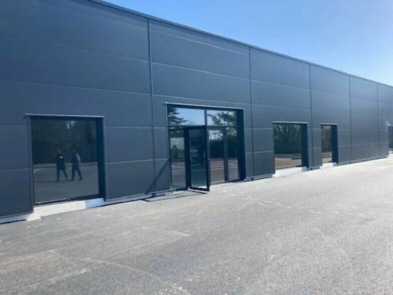 Retail in Quimper for lease - Building Photo - Image 3 of 4