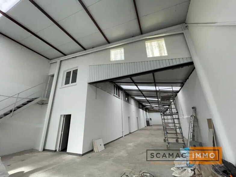 Industrial in Sucy-en-Brie for lease - Building Photo - Image 2 of 8
