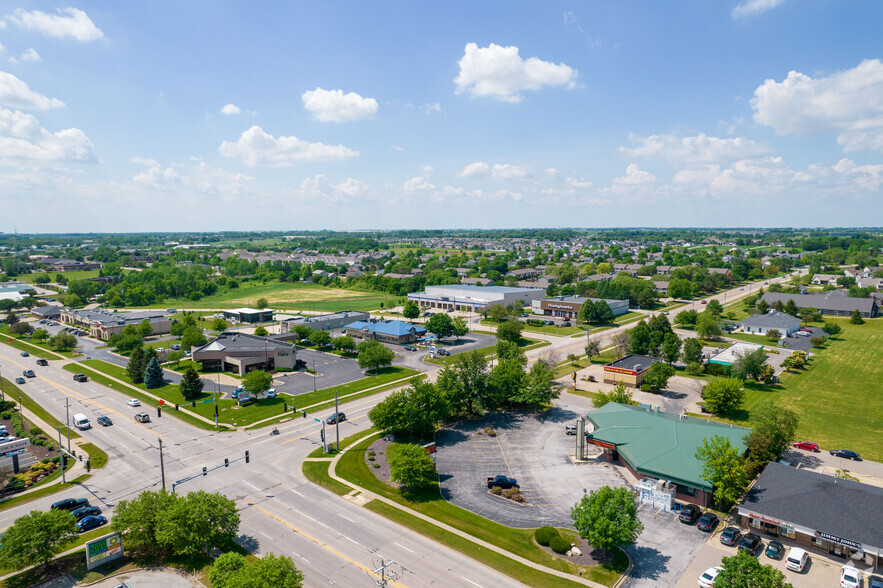 2402 E 53rd St, Davenport, IA for lease - Aerial - Image 3 of 4