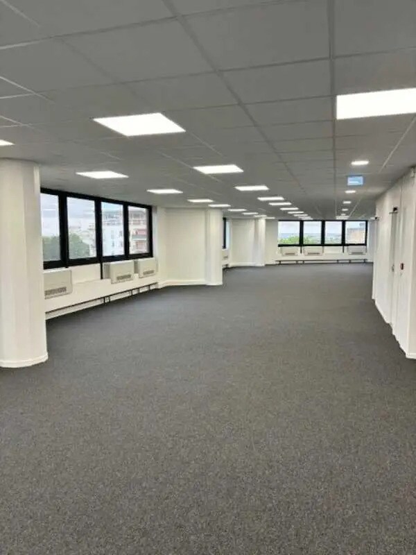 Flex in Lognes for lease Interior Photo- Image 1 of 12