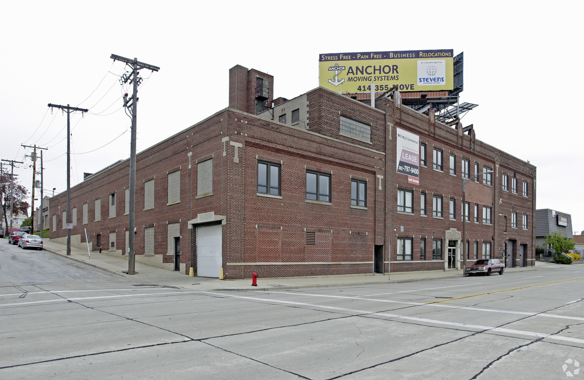 2120-2130 W Clybourn St, Milwaukee, WI for lease Building Photo- Image 1 of 10