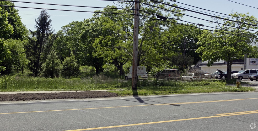 158 Montauk Hwy, Moriches, NY for sale - Building Photo - Image 3 of 3