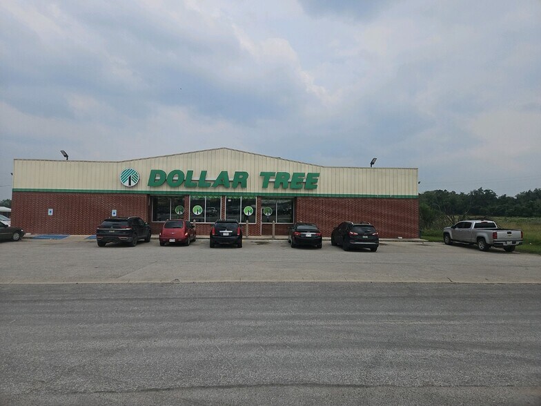 116 Dixon Dr, Devine, TX for sale - Building Photo - Image 1 of 1