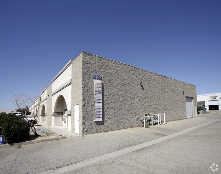 805 W Avenue L8, Lancaster, CA for sale - Primary Photo - Image 1 of 1