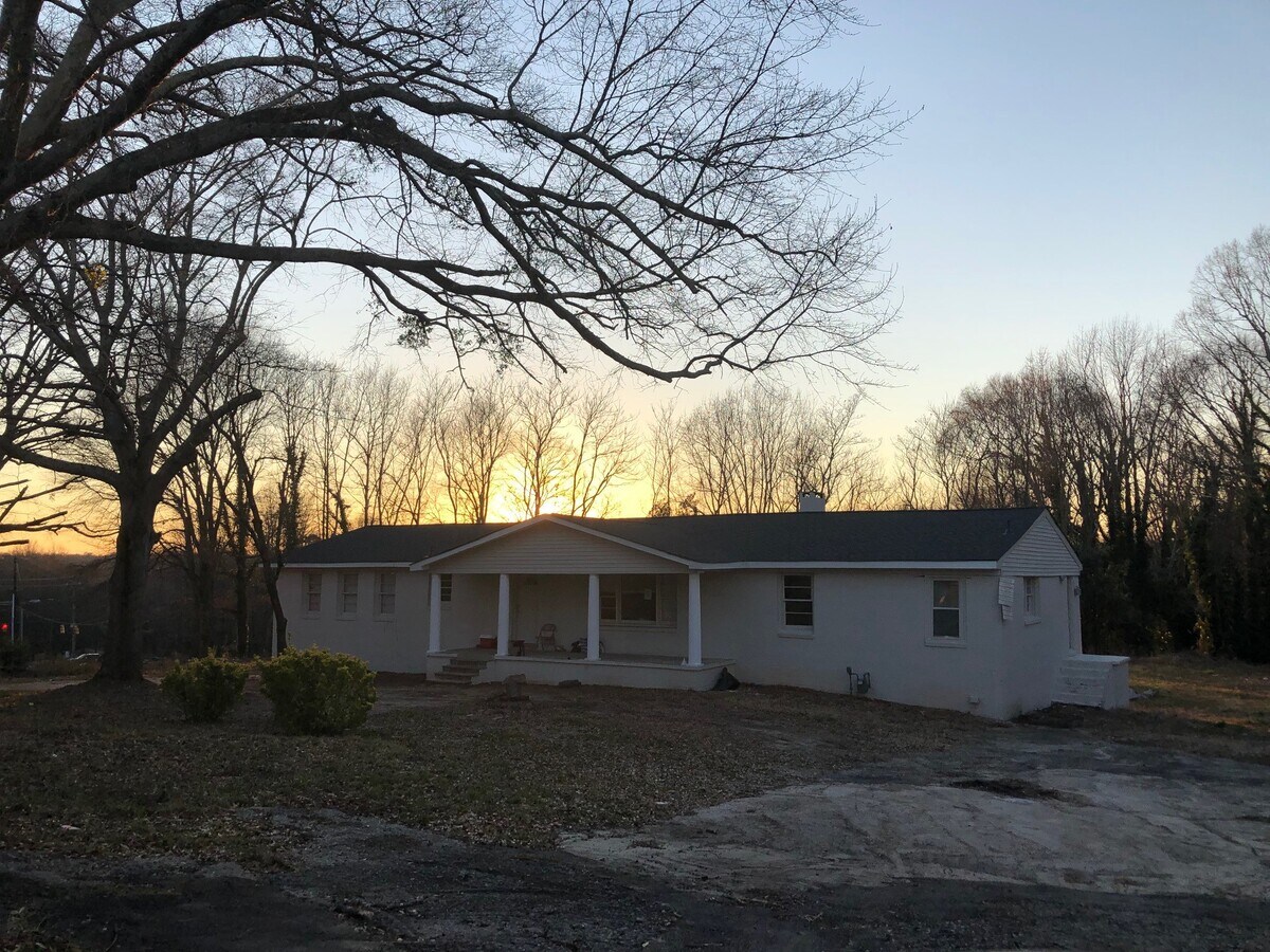 414 McAlister Rd, Greenville, SC 29607