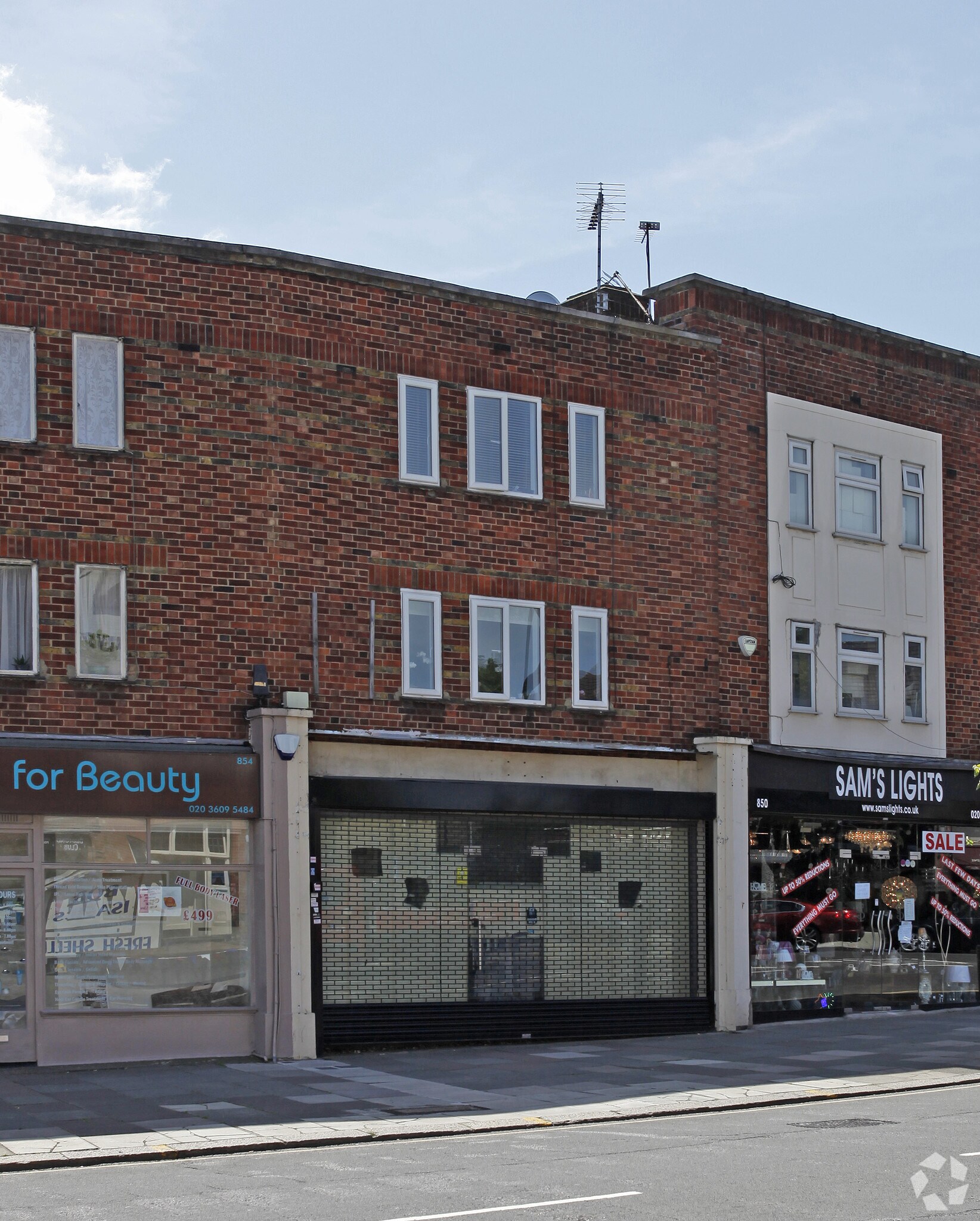 852 Green Lanes, London for sale Primary Photo- Image 1 of 1