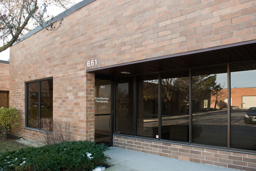 641-683 Academy Dr, Northbrook, IL for lease - Building Photo - Image 3 of 22