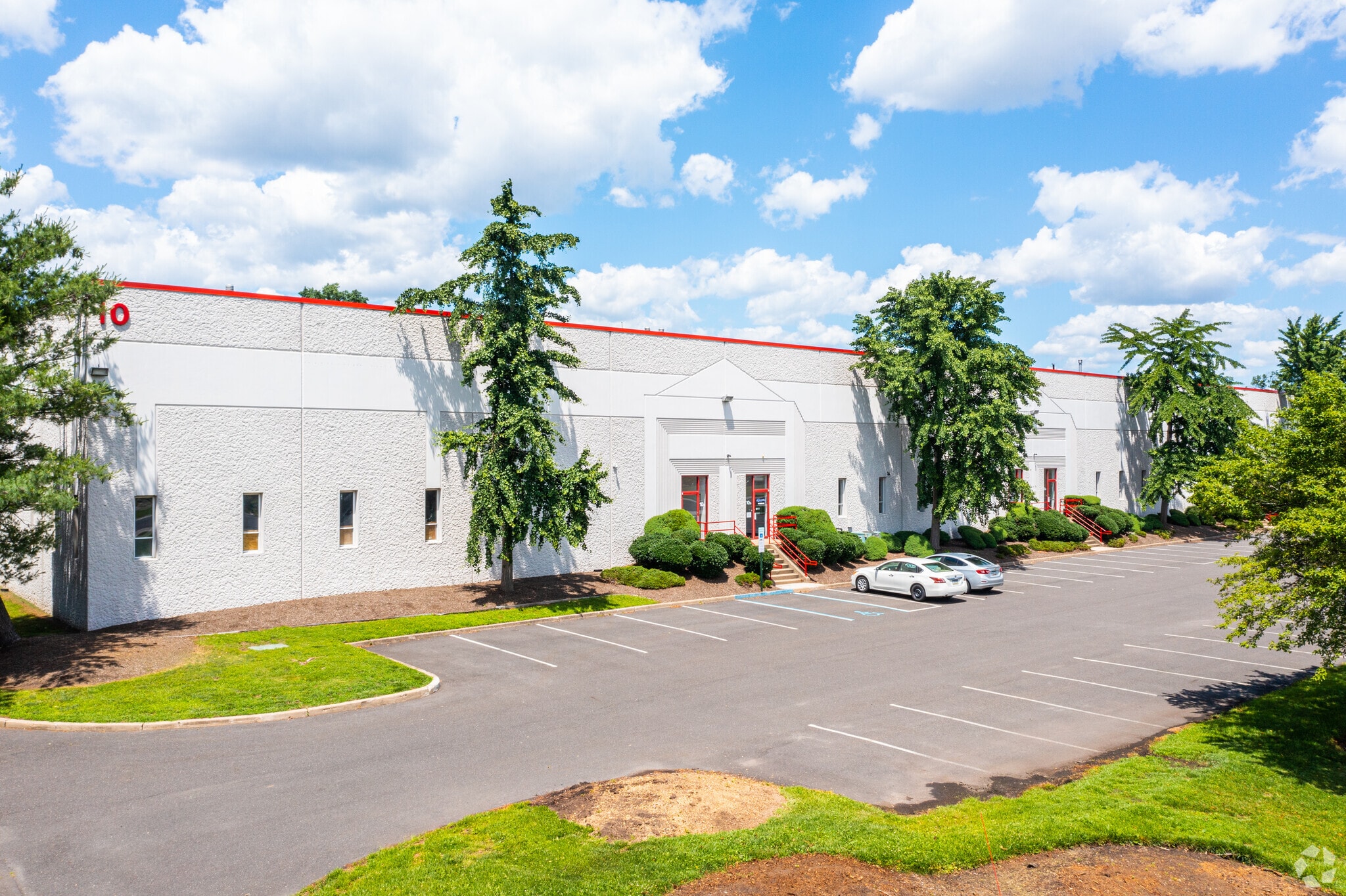 10 Runway Rd, Levittown, PA for lease Primary Photo- Image 1 of 12