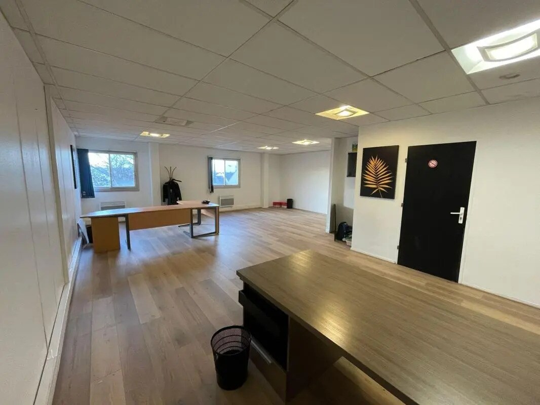 Office in Neuilly-sur-Marne for lease Building Photo- Image 1 of 8