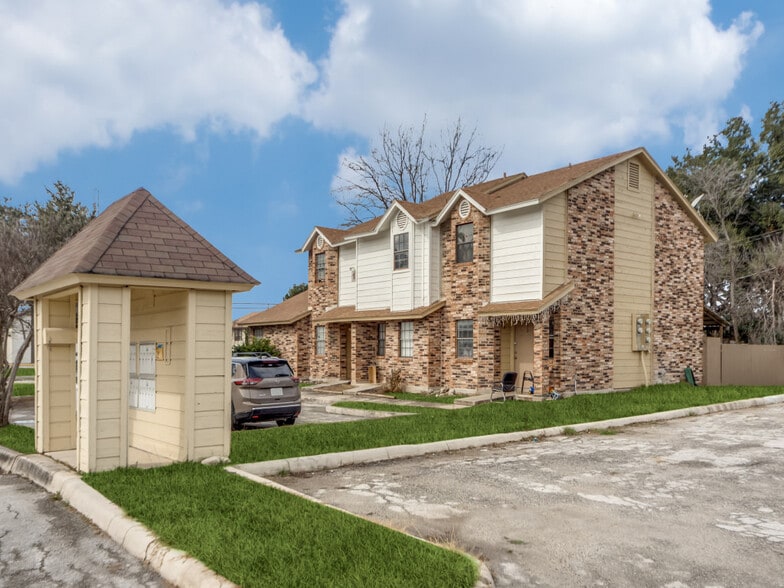 10530 Starcrest Dr, San Antonio, TX for sale - Building Photo - Image 2 of 15