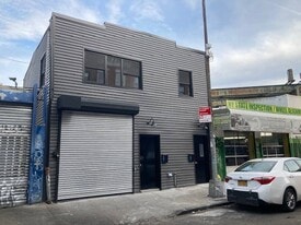 1,050 SF High-End Drive-In Studio/Workshop - Warehouse
