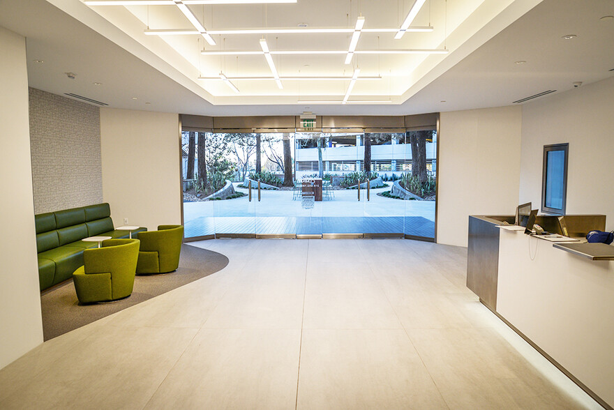 400 Corporate Pointe, Culver City, CA for lease - Lobby - Image 3 of 4