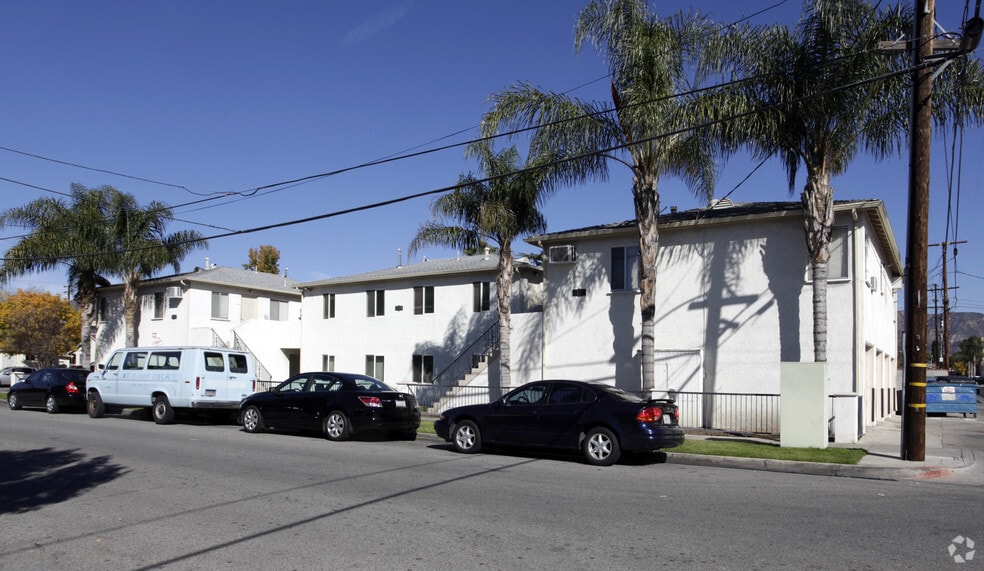1117-1121 2nd St, San Fernando, CA for sale - Primary Photo - Image 1 of 4