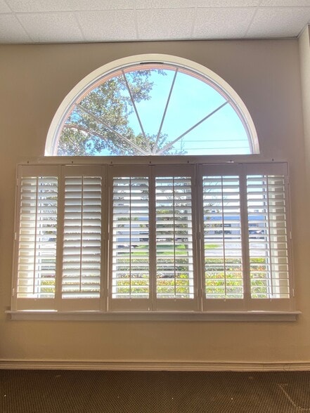 2383 Linwood Ave, Naples, FL for sale - Building Photo - Image 3 of 4