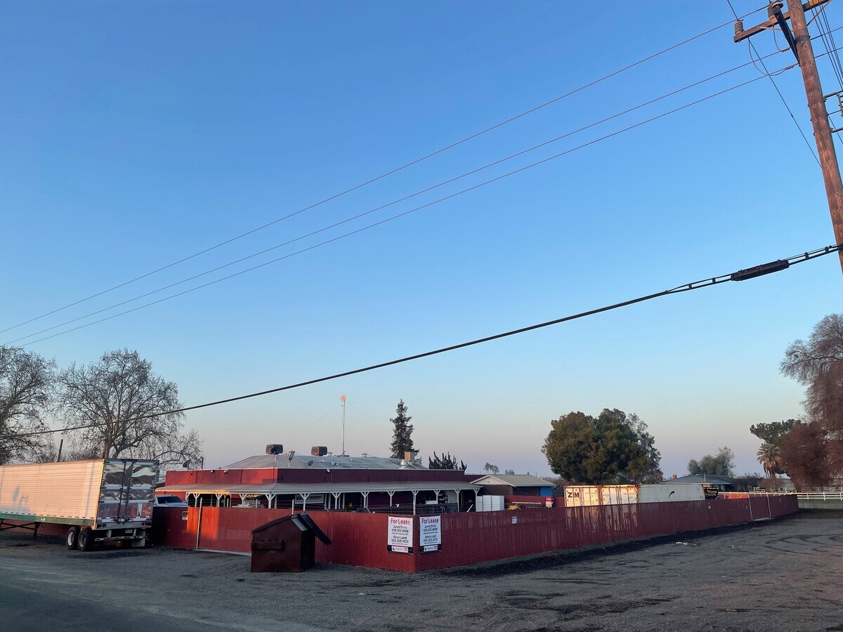 5020 19 1/2 Ave, Riverdale, CA 93656 The HUB Bar & Grill