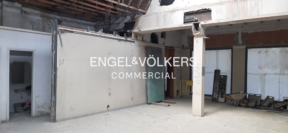 Retail in Sabadell, Barcelona for lease - Interior Photo - Image 2 of 15