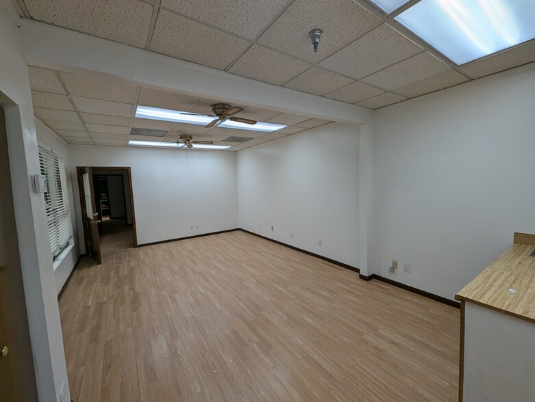 4005 Menchaca Rd, Austin, TX for lease - Building Photo - Image 3 of 13