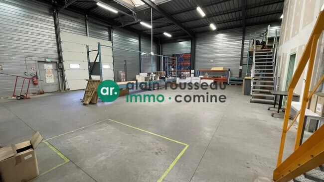 Location Local d'activités 1 200 m²