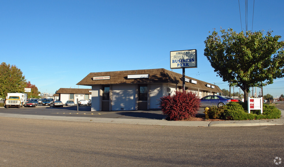 1000-1032 W Finch Dr, Nampa, ID for lease - Primary Photo - Image 1 of 5