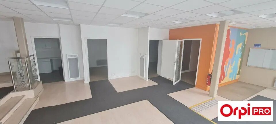 Office in Saint-Brieuc for lease Interior Photo- Image 1 of 9