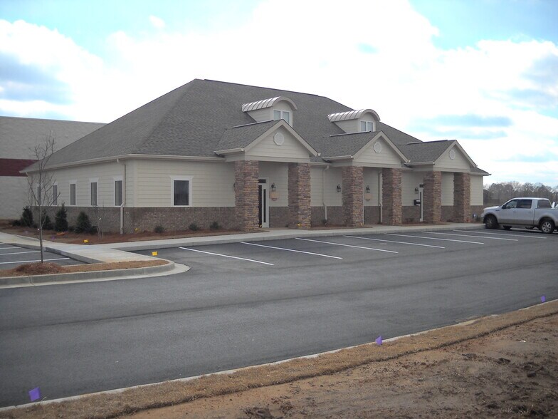 108 Byrd Way, Warner Robins, GA for sale - Building Photo - Image 1 of 1