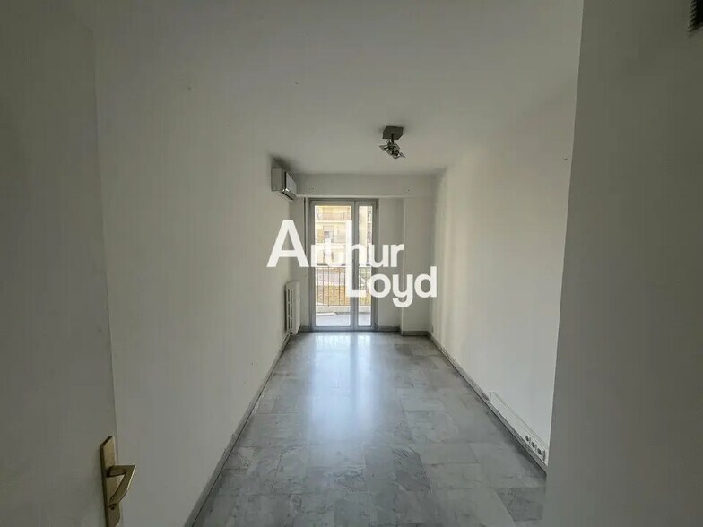 Office in Nice for lease - Interior Photo - Image 2 of 4