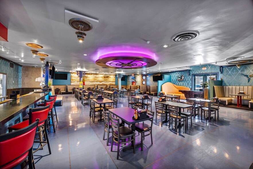 2021 E Charleston Blvd, Las Vegas, NV for lease - Building Photo - Image 3 of 21