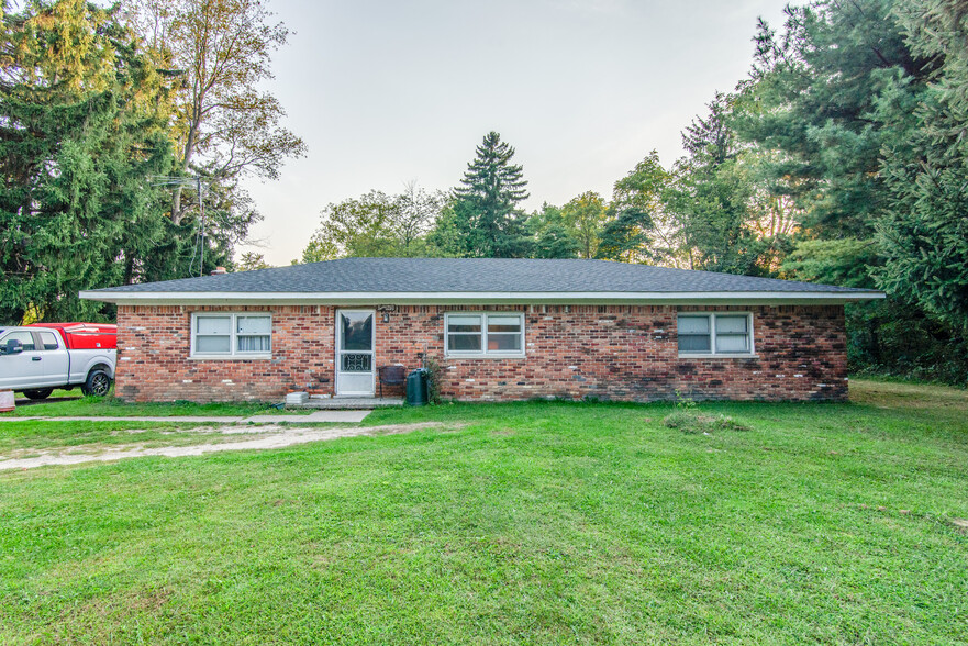 10655 Dixie Hwy, Springfield Township, MI for sale - Primary Photo - Image 1 of 28