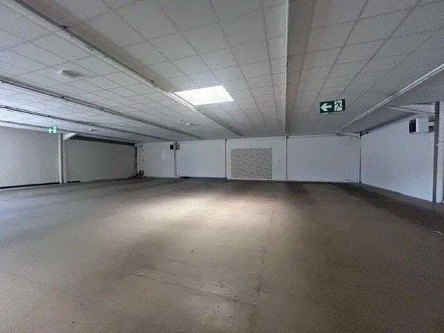 Retail in Montceau-les-Mines for lease - Interior Photo - Image 2 of 7