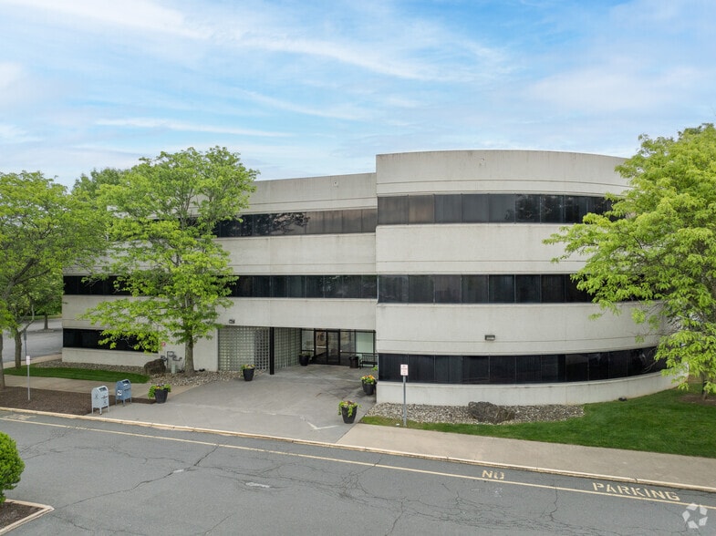 101 Grovers Mill Rd, Lawrenceville, NJ for lease - Building Photo - Image 1 of 25