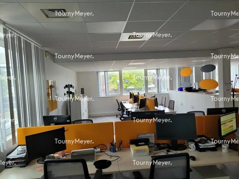 Office in Bordeaux for lease - Building Photo - Image 3 of 8