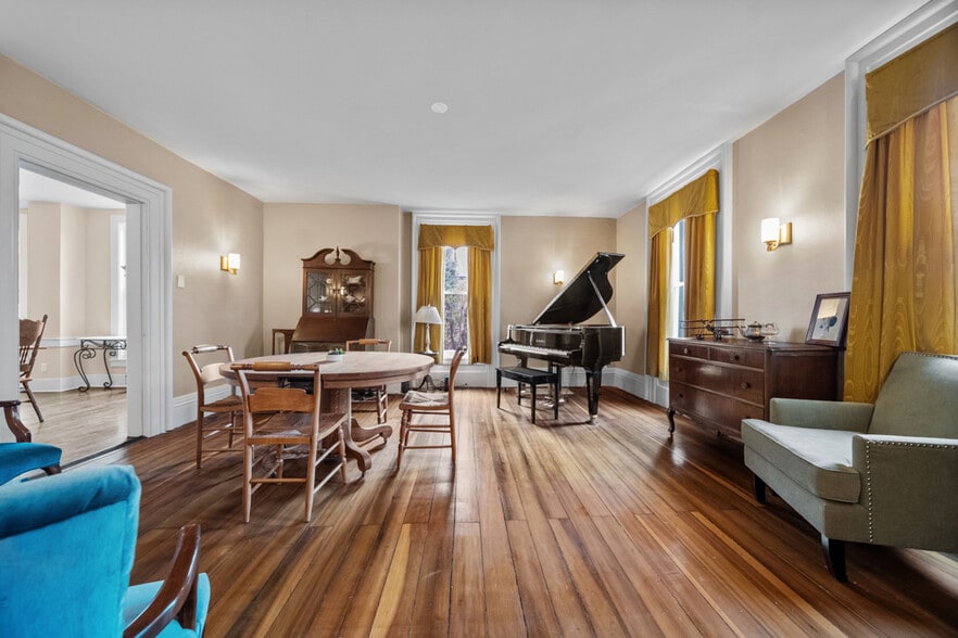 Former Grape Arbor Inn Bed and Breakfast portfolio of 2 properties for sale on LoopNet.com - Building Photo - Image 3 of 49