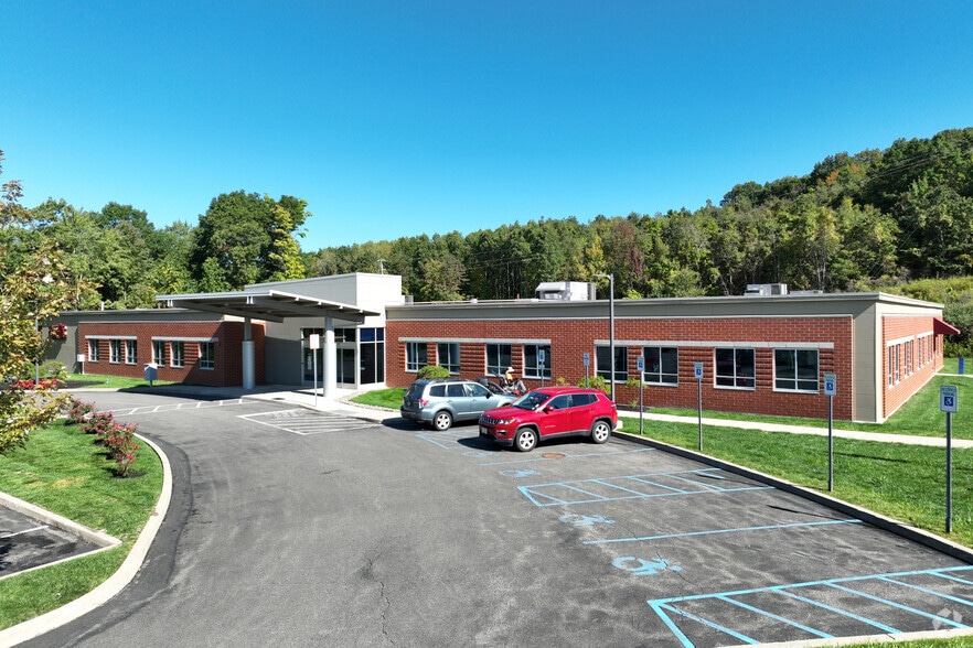 35 Empire State Blvd, Castleton, NY for sale - Primary Photo - Image 1 of 1