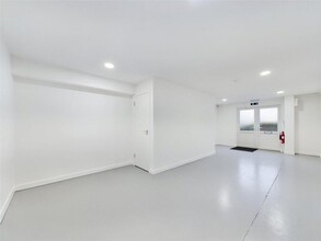 Waldon Way, Holsworthy for lease Interior Photo- Image 2 of 7