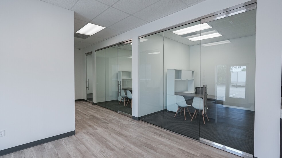 4228 Clay Business Dr, Katy, TX for lease - Interior Photo - Image 2 of 14