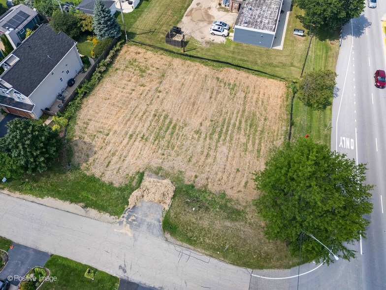 900 Winnetka Ter, Lake Zurich, IL for sale - Building Photo - Image 2 of 8