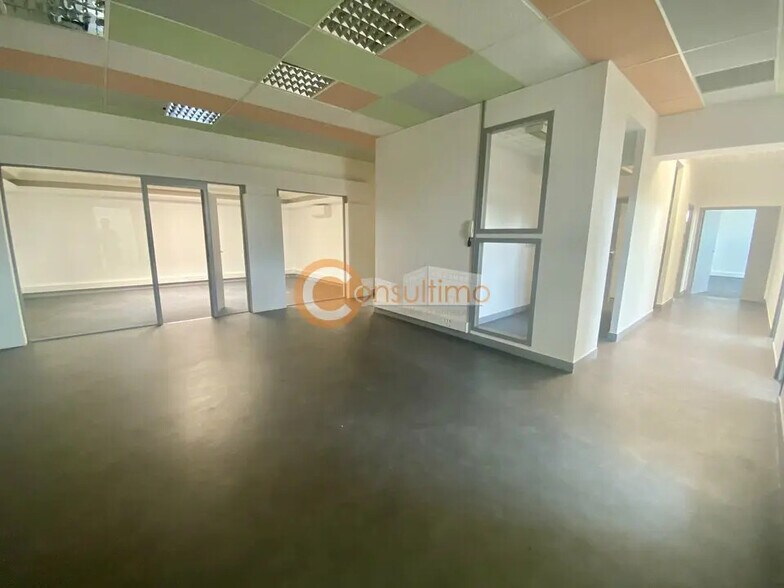 Office in Artigues-près-Bordeaux for lease - Interior Photo - Image 3 of 10