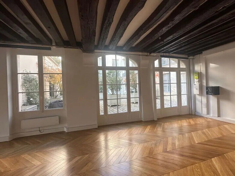 Office in Paris for lease - Building Photo - Image 1 of 10