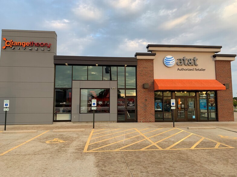 2033 S Neil St, Champaign, IL for sale - Building Photo - Image 1 of 1