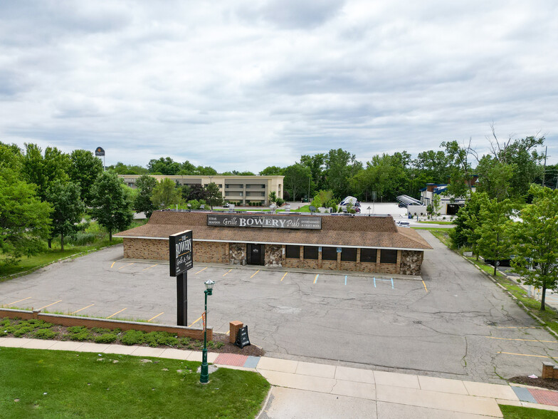 41275 Ford Rd, Canton, MI for lease - Building Photo - Image 1 of 6