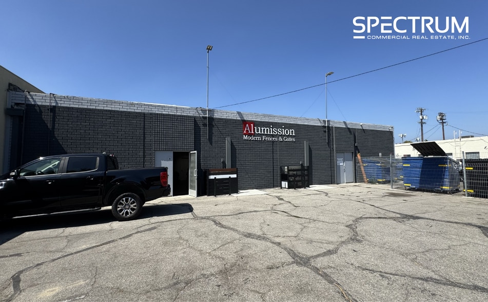 15115 Califa St, Van Nuys, CA for lease - Building Photo - Image 1 of 3