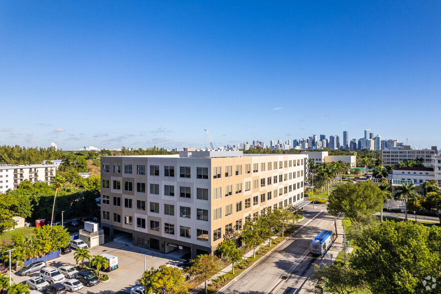 3683 S Miami Ave, Miami, FL for lease - Building Photo - Image 2 of 13