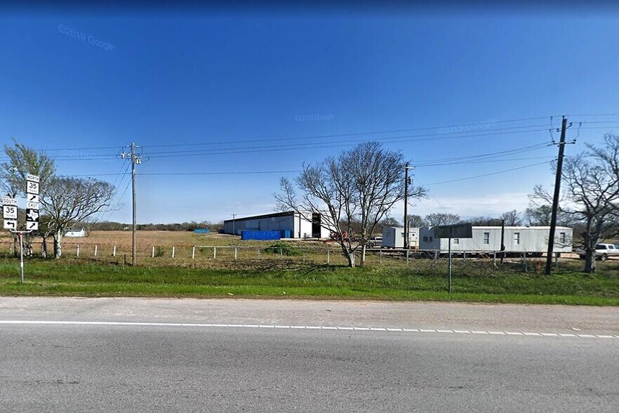 390 Brit Bailey Blvd, Angleton, TX for sale - Primary Photo - Image 1 of 1