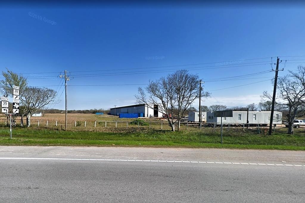390 Brit Bailey Blvd, Angleton, TX for sale Primary Photo- Image 1 of 1