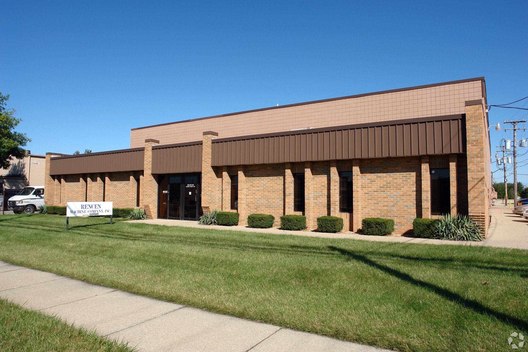 16129 Common Rd, Roseville, MI for lease Primary Photo- Image 1 of 6