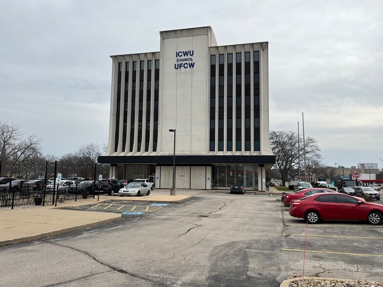 1655 W Market St, Akron, OH for lease - Building Photo - Image 1 of 8