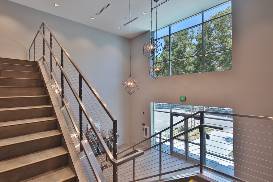 25425 Orchard Village Rd, Santa Clarita, CA for sale - Interior Photo - Image 3 of 64