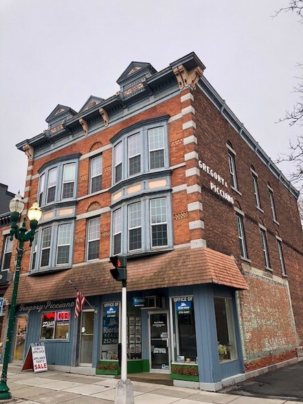 4 E Genesee St Auburn Ny 13021 Retail For Sale Loopnet Com