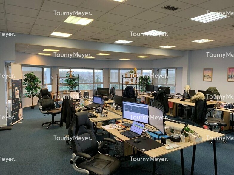 Office in Caudan for lease - Interior Photo - Image 2 of 4