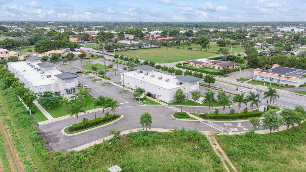 1400-1420 NE 8th St, Homestead, FL for lease - Building Photo - Image 2 of 37